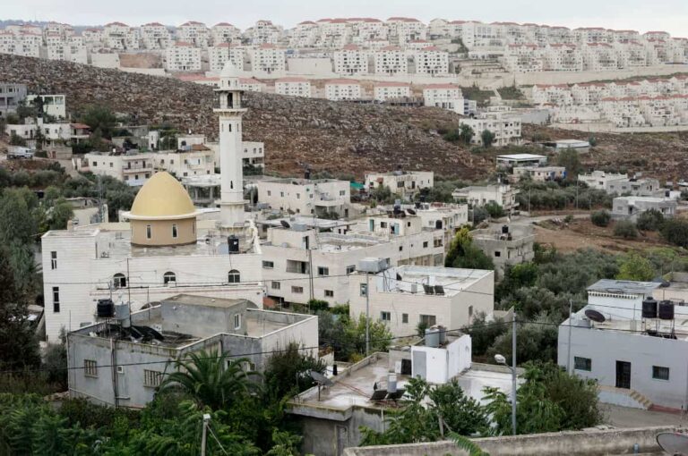 Why did RIBA rescind Israeli Association motion?