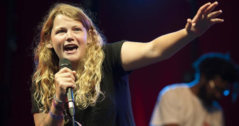Despite threats Kate Tempest affirms her support for Palestinian rights